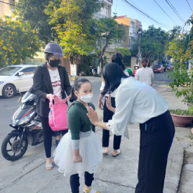 Chào đón bé đến trường 1/3._1